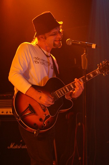 Martin an der Gitarre