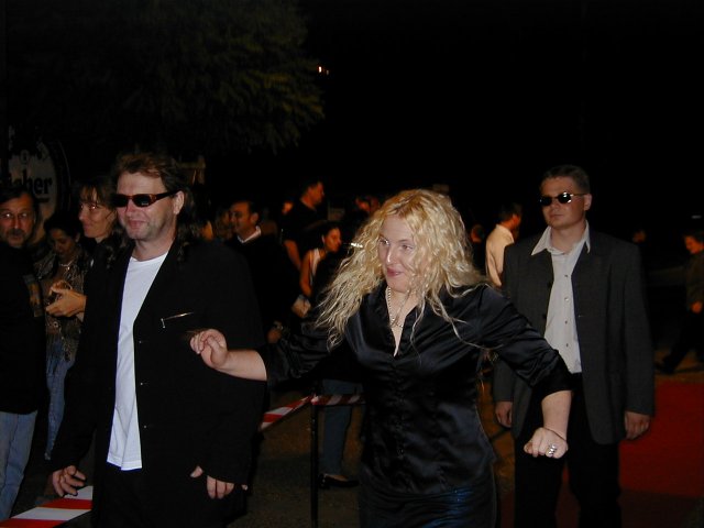 Katrin, begleitet von den Bodyguards Berti und Peter