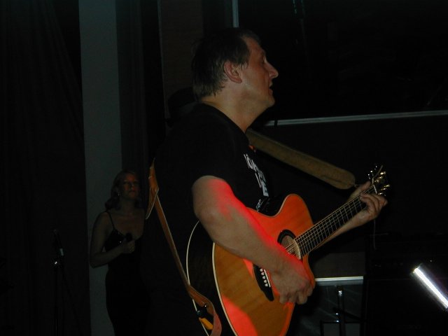 Bernd an der Gitarre