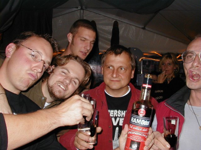 Die "Ramodol"-Trinker: Daniel, Thomas, Frank, Bernd und Klaus
