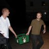 Frank und Thomas mit Bierkasten