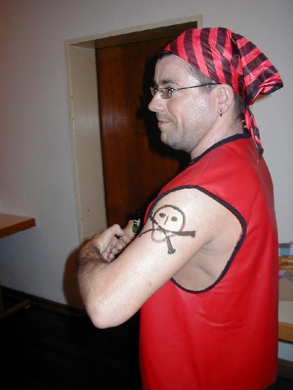 Bonsai mit aufgemaltem Tattoo