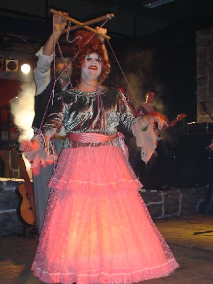 Puppenspieler und Marionette