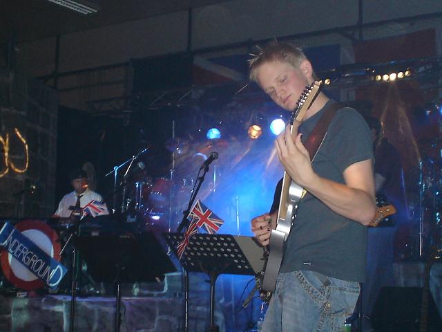 Kai mit E-Gitarre