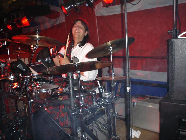 Gernot an den Drums