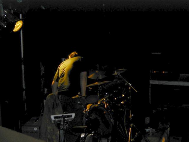 Gernot an den Drums