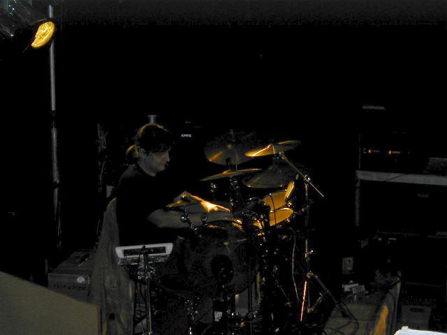 Gernot an den Drums