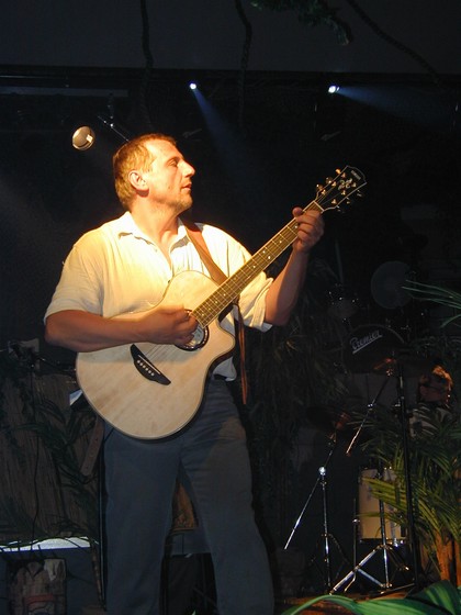Bernd an der Gitarre