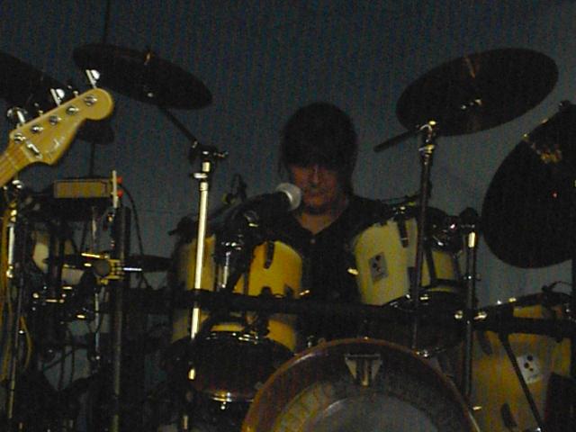 Gernot an den Drums (leider etwas dunkel)