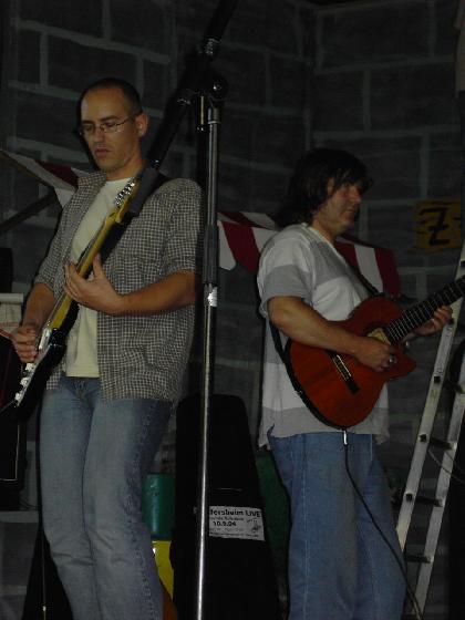 Andreas und Martin an den Gitarren